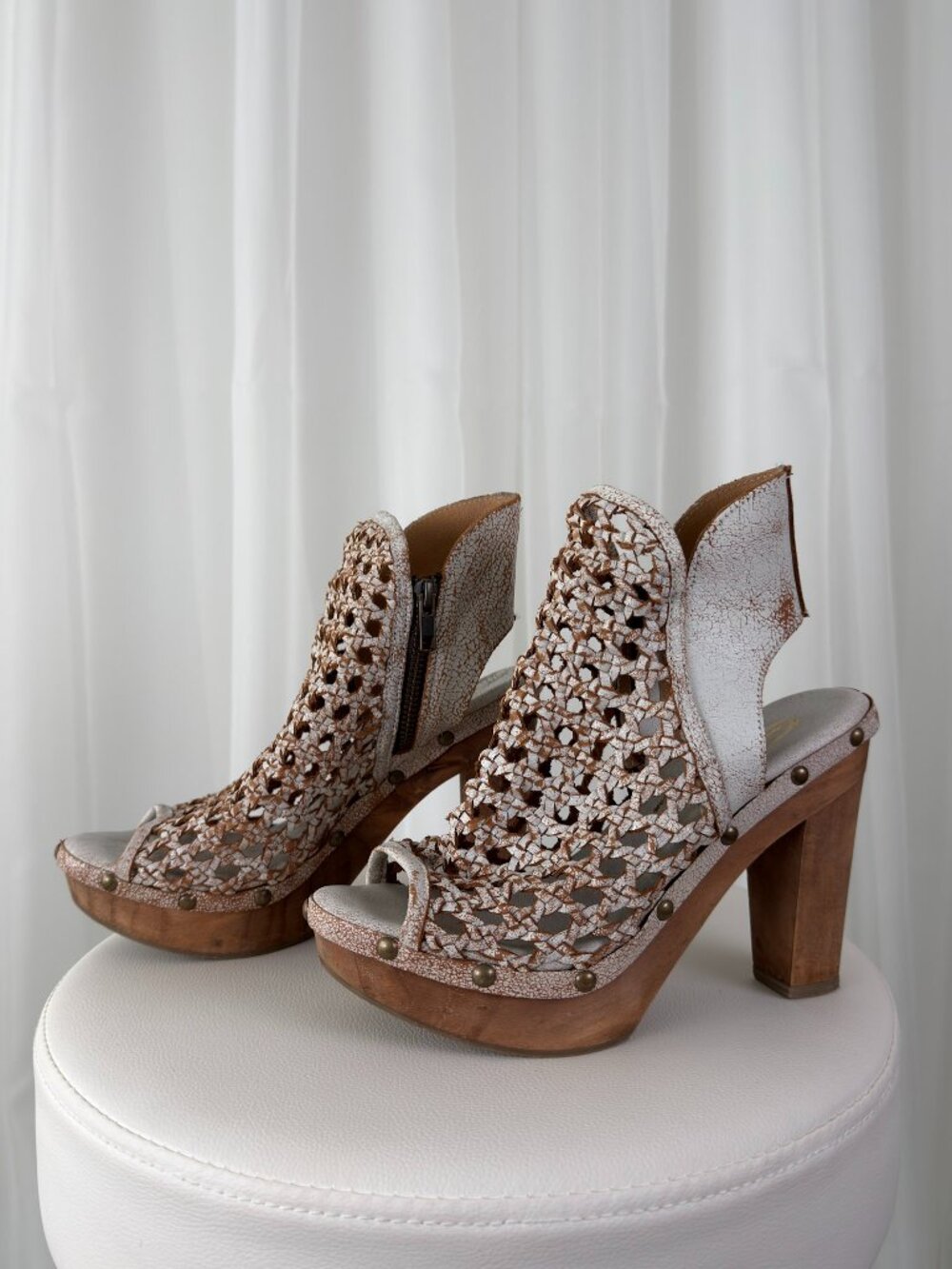 Sbicca Woven Leather Wood Platform Sandals Womens 7 White Boho Festival Y2K
